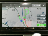 目的地までのルートや所要時間の目安が画面に表示され、案内開始などの項目も確認できます。行き先を設定する際に役立つナビゲーションです。
