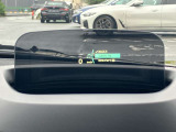 人気のヘッドアップディスプレイ!現在の車速、ナビゲーション・システムによるルート案内の矢印表示、チェック・コントロール、前車接近警告など、さまざまな情報をドライバーの視界内に直接表示いたします!