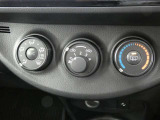 マニュアルエアコン装着です。夏は、快適に、冬でも車内の曇りを取ってくれるので安全です。