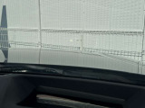 ヘッドアップディスプレイ装備です。運転時の視界に様々な情報が投影されます。