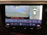 レクサスのお車はすべてバックモニターを標準装備。駐車時のご不安を解消する、パノラミックビューモニターも装備しています。