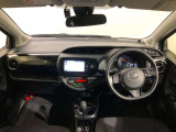 シンプルながら機能性あふれる運転席廻りです。視界性もよく、運転しやすいですよ。