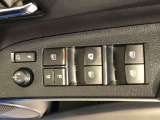 パワーウィンドは今や当たり前の機能ですが、無いと困る機能です。運転席からの操作で、全席の窓を振るオープンにしたり、フルクローズが可能です。