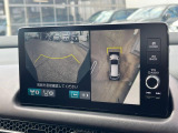 【マルチビューカメラシステム】専用のカメラにより、上から見下ろしたような視点で360度クルマの周囲を確認することができます☆死角部分も確認しやすく、狭い場所での切り返しや駐車もスムーズに行えます。
