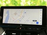 地図が大きく表示され、現在地周辺の道路や施設を確認しやすい画面です。拡大縮小などの表示操作にも対応し、目的地の確認や慣れない場所へのお出かけをサポートします。