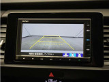 バックカメラ搭載です!車庫入れが苦手な人はもちろん、車両感覚に自信がある人にもお勧めです!見えない箇所が見えるようになるので、低い障害物や隠れてしまっている子供の存在等にも気付く事が出来ます。