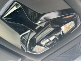 SOSコール装備です。緊急時は遠慮なく押してください。BMWメーカーエマージェンシーに直結致します。