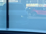 車速やナビのルート誘導などを表示してくれるアクティブ・ドライビング・ディスプレイ。視線や焦点調節が少なく済み、気持ちよく安全に運転を楽しめます。