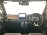 【前方視界】開放的な前方視界!運転がしやすく疲れにくいです♪窓が大きく、見通しがとっても良いおクルマですよ♪