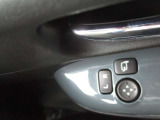 ドアミラーの格納や角度調整は運転席側のスイッチで操作が出来ますよ(^0^)