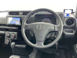 運転席まわりです。 各操作スイッチは使いやすい位置に配置されてます。