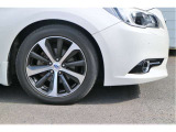 純正18インチアルミホイール、タイヤサイズ 225/50R18