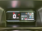 速度やシフト位置、エネルギーフローなどの情報を表示するメーターを備えています。運転中に必要な情報を確認しやすく、日々の運転をサポートします。