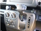 お車選びをお楽しみ頂けるよう、在庫車の展示スペースを十分に確保しております。神奈川・東京・千葉・埼玉・静岡・山梨・愛知・でお車を探すなら リバーサイド 。