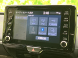 AM・FMラジオやUSB、Bluetoothなどの音源を画面から選べる構成です。利用したいメニューが一覧で確認しやすく、通勤やお出かけの車内で音楽や情報を楽しめます。