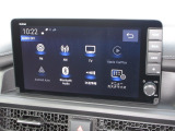 ナビゲーションは純正9インチメモリーナビ(LXM-242ZFNi)を装着しております。AM、FM、Bluetooth、フルセグTVがご使用いただけます。初めて訪れた場所でも安心ですね!