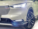 【LEDヘッドライト】悪天候や夜間走行時も良好な視界を確保し安心して運転できる高輝度LEDヘッドライトを装備!点灯速度が早く、消費電力も抑えられています。