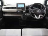 ◆インテリアパネル◆視界広々で非常に運転しやすくロングドライブでも疲れを感じさせないすっきりとまとまったインパネ周りです。