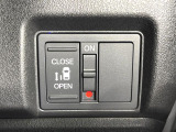 【パワースライドドア】スマートキーや運転席のスイッチでスライドドアの開閉が可能♪電動だから力を入れてドアを開ける必要が無く、小さいお子様でも、重い荷物を持っている時もラクに開け閉めできます♪