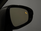 BSM(ブラインドスポットモニタ)!隣の車線を走る車両をレーダーで検知し、ドアミラーでは確認しにくい後側方エリアに存在する車両に加えて、急接近してくる車両も検知します。