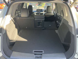 後席を倒せばさらに広いスペースの出来上がり♪長い荷物も載せやすくなります!