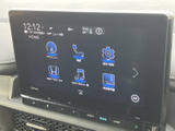 ナビや電話、オーディオなどのメニューを画面にまとめて表示。項目がアイコンで見分けやすく、必要な機能を選びやすい構成です。毎日の移動を便利にサポートします。