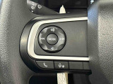 ステアリングに組み込まれた操作性の良いオーディオスイッチ。視線を逸らす事もなく操作出来ます。