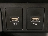 【USBポート】USBポートも装備されています、スマートフォンの充電やオーディオに連携も可能です、今や欠かせない装備の一つです!