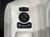 キーフリー連動で施錠時に格納します。降車の直前まで後方確認ができ、閉じ忘れも防げます。