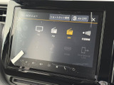 TVやFM、AMなどの選択肢が画面に並び、利用したい音源を見つけやすいメニュー構成です。タッチで項目を選べるため、気分やシーンに合わせて車内の音を切り替えられます。