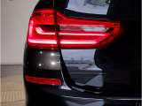 BMWの伝統の丸目4灯ヘッドライトでございます。LEDライトで視認性もよく明るく安全性の向上につながります。