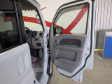 運転席ドア内張の状態です。