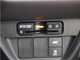 スマートインターチェンジを利用するに必須なETC車載器も付いています。あとはETCカードを差していただくだけで、煩わしい料金所でのお支払いも不要となります。