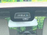 【レーダーブレーキサポート】走行中に前方の車両等を認識し、衝突しそうな時は警報とブレーキで衝突回避と被害軽減をアシスト。より安全にドライブをお楽しみいただけます。