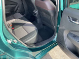 コンパクトな車ですが、後席も充分なスペースを確保しています。足元空間も広くリラックスしてドライブが楽しめます。