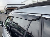 人気の用品、ドアバイザーが装着されております。雨の日でも換気が出来て本当に便利です!