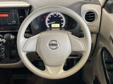 インテリアに合わせたデザインのステアリングは、運転される方のことも考え、運転しやすい形状、大きさです。是非一度、実際に触ってお確かめください。