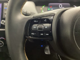 ステアリング左手側にオーディオ関連のコントロールスイッチを配置しています。操作時は視線を逸らすことなく運転に集中できます。