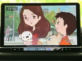 画面いっぱいにテレビ番組が映り、停車中に映像を楽しみたいときに活用できます。車内で過ごす休憩時間にも気軽に視聴でき、映像を見ながらゆったりと過ごせる便利な装備です。