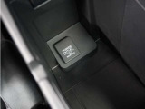 ◆アクセサリーソケット◆ドラレコの電源やスマートフォンの充電等に使用できる便利な電源ソケット!使いやすい場所に装備されています。