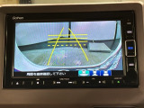 リバースギアに入れるだけで後方の表示へ切り替わります。夜間や雨の日の駐車も楽になりますよ。