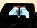サイドビューで右左折時に運転席からは見えないところも映し出してくれるので安心♪※あくまでも補助的な装置なので目視確認もお忘れなく!