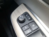 電動格納ドアミラー付き。スイッチ操作でミラーが開閉します。