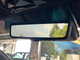 【デジタルインナーミラー】後席の大きな荷物や同乗者で後方が確認しづらい時でも安心!カメラが撮影した車両後方の映像をルームミラー内に表示。クリアな視界で状況の確認が可能です!