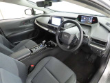 シンプルで使いやすいデザインの運転席です。