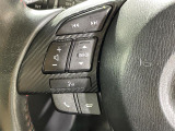 【ステアリングスイッチ】手元のボタンから、オーディオやナビなどの操作ができるので、よそ見をせずに安全に運転に集中できます!