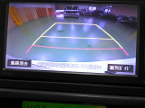 バックカメラの画像です。ガイドラインがスムースな車庫入れをサポートいたします。車庫入れの安心感がアップしますね。