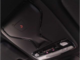 【SOSコール】車両の通信システムにより、SOSコールを発信することが可能です。また、エアバックの開くような大きな事故の場合は自動で通信を開始します。もしもの時にも安心です。
