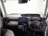オシャレなインテリアで運転する気分も盛り上がりますよね^^