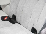 ◆ISOFIX◆シートベルトいらずでチャイルドシートと固定金具を連結するだけでガッチリ固定できます。